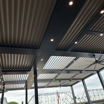 Dockside Willies - Patio roof partially open because they were closing it due to rain. Nobody had to run inside when it started to rain. Very relaxing. - Seafood Near Me - Wormleysburg, Pennsylvania