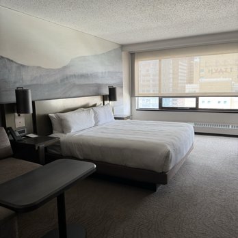 Calgary Marriott Downtown Hotel - King bed - Hotels Near Me - Calgary, Alberta