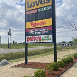 Exterior photo of Love's Travel Stop - Blytheville, Arkansas Exterior photo of Love's Travel Stop - Blytheville, Arkansas