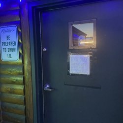 Reilly's - Entrance note to use the back door.
