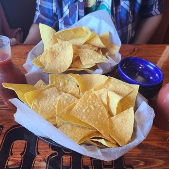 Fronteras - Chips with salsa, not bad! Chips are good, and the salsa has a weak taste but you can tell it's made in house and not from a jug. - Mexican Near Me - Columbus, Ohio Fronteras - Chips with salsa, not bad! Chips are good, and the salsa has a weak taste but you can tell it's made in house and not from a jug. - Mexican Near Me - Columbus, Ohio