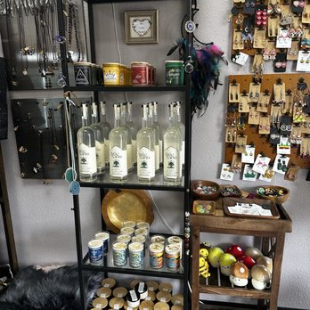 Bee's Wellness Cafe - Vitamins & Supplements Near Me - San Antonio, Texas