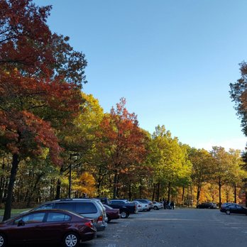 Fort Lee Historic Park - Colorful autumnal trees around the parking lot. - Landmarks & Historical Buildings Near Me - Fort Lee, New Jersey Fort Lee Historic Park - Colorful autumnal trees around the parking lot. - Landmarks & Historical Buildings Near Me - Fort Lee, New Jersey