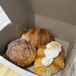 Le Croissant - Pain au chocolat, croissant, lemon meringue croissant