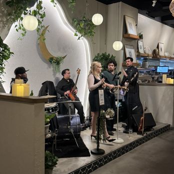Luna Bistro Cafe - Live music - New American Near Me - Long Beach, California