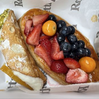 Rosetta Bakery - Cannoli & Fruit pastry - Patisserie/Cake Shop Near Me - New York, New York