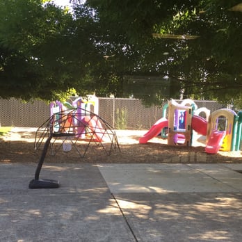 Salem Montessori School - Playtime outdoors with shade. - Montessori Schools Near Me - Salem, Oregon Salem Montessori School - Playtime outdoors with shade. - Montessori Schools Near Me - Salem, Oregon
