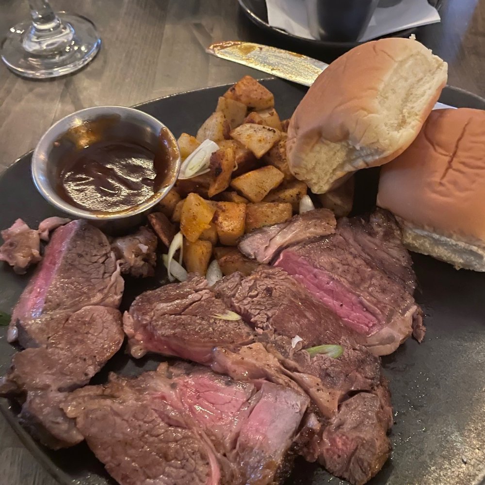 The Lantern - Prime ribeye - Gastropubs Near Me - Ridgefield, Connecticut