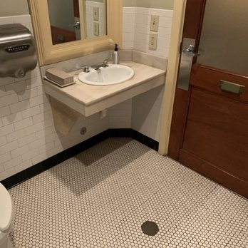 Chez Fonfon - Immaculate restrooms after a full day's service ! - French Near Me - Birmingham, Alabama