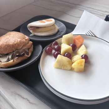 Sapphire Lounge - High quality food - Airport Lounges Near Me - Phoenix, Arizona Sapphire Lounge - High quality food - Airport Lounges Near Me - Phoenix, Arizona