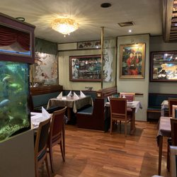 China-Restaurant Lotus - Aquarium and dining area