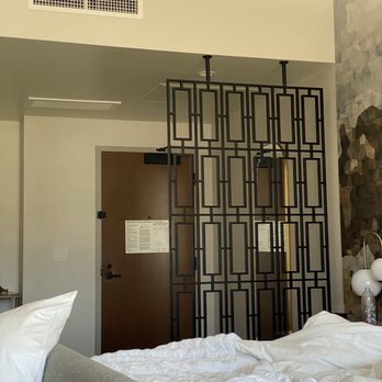 Le Meridien Pasadena Arcadia - AC vent right over bed - Hotels Near Me - Arcadia, California Le Meridien Pasadena Arcadia - AC vent right over bed - Hotels Near Me - Arcadia, California