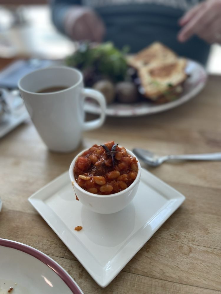 Bistro Mirepoix Logo