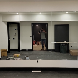 Mirrors Delivered - Available sizes: 3' x 5' and 4' x 6'.
1/4" thick flat polished annealed mirror with safety backing.
Includes J-channel mounting bracket