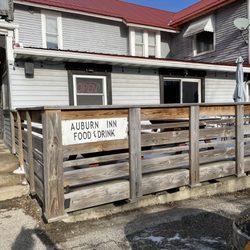 Auburn Inn - Great bar!