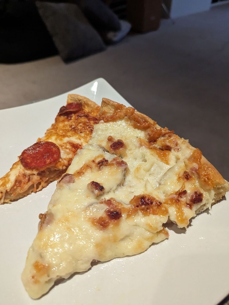 Rail and River Pizzeria Logo