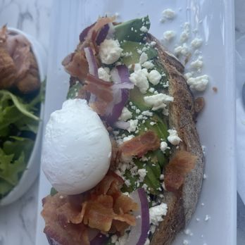 Le Cafe Du Val - Avocado toast with bacon - Cafes Near Me - Henderson, Nevada