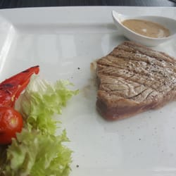 Alberto's Grand Cafe - Vis van de dag; tonijn met sesamsaus