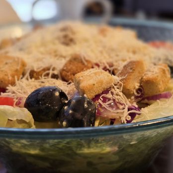 Olive Garden Italian Restaurant - Bottomless salad. - Italian Near Me - Grapevine, Texas Olive Garden Italian Restaurant - Bottomless salad. - Italian Near Me - Grapevine, Texas