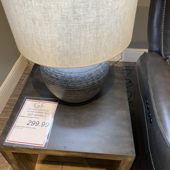 Gallery Furniture - I like this lamp against this end table. - Furniture Stores Near Me - Houston, Texas