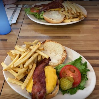 Bill's Place - Burgers Near Me - San Francisco, California Bill's Place - Burgers Near Me - San Francisco, California
