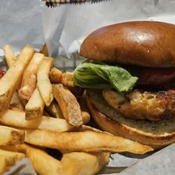Don's Seafood & Chicken House - Crabcake sandwich