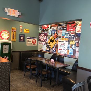 Beef-a-Roo - Dinning area - American Near Me - Rockford, Illinois
