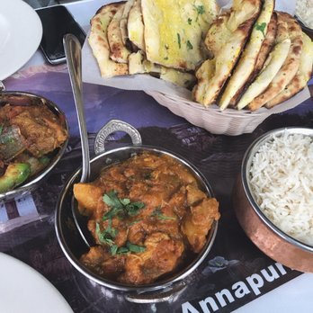Mount Everest Restaurant - garlic naan, rice, chicken vindaloo and with bell peppers (fave)! - Indian Near Me - Berkeley, California