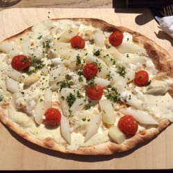 Spargelhof Diedersdorf - Spargel-Flammkuchen mit Honigtomaten und Ziegenkäse