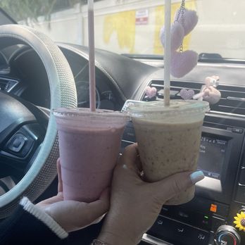 Ms Mango Plus Smoothie Bar  - Birthday cake and Chunky Monkey protein smoothies. Excellent! - Juice Bars & Smoothies Near Me - Oakland Park, Florida