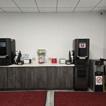 JSX - Lounge area with drinks - Airlines Near Me - Burbank, California