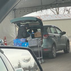 Hilliard Food Pantry - Loading cars.