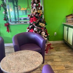 Bagel World - Christmas decor