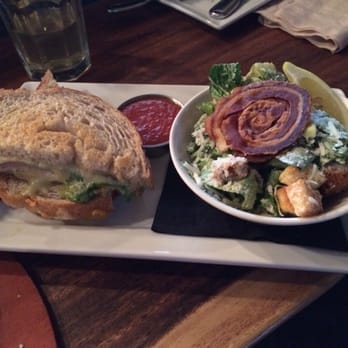Bear Street Tavern - Pizza Near Me - Banff, Alberta Bear Street Tavern - Pizza Near Me - Banff, Alberta