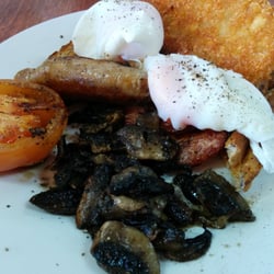 Chilli Jam Cafe - Big Brekky: Eggs, Tomato, Beans (substituted for extra mushies), Mushrooms, Bacon, Sausage, Hash Brown, Toast.