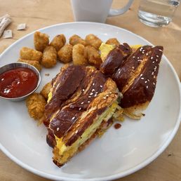 Pretzels croissant sandwich with tater tots Pretzels croissant sandwich with tater tots