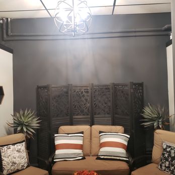 XtraSuite Salon Studios - Dressing room and lounge area - Hair Salons Near Me - Ashland, Virginia