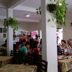 Restaurante Tutti Frutti - Ambiente familiar e comida por quilo. Opção que vale a pena conferir.
