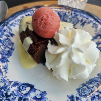 Le Scoop - Chocolate cake with custard sauce a d strawberry ice cream. - Restaurants Near Me - Carry Le Rouet, 13 Le Scoop - Chocolate cake with custard sauce a d strawberry ice cream. - Restaurants Near Me - Carry Le Rouet, 13