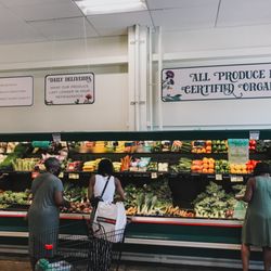 MOM's Organic Market