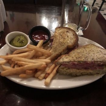 Hennessey's Irish Pub - Excellent Rueben sandwich - Irish Near Me - Mérida, YUC Hennessey's Irish Pub - Excellent Rueben sandwich - Irish Near Me - Mérida, YUC