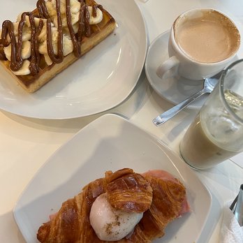 Barehua - Gofres, capuccino, matcha latte, croissant con huevo - Patisserie/Cake Shop Near Me - Madrid, M