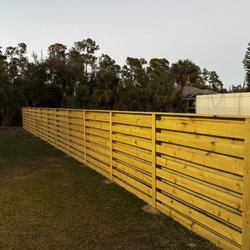 Bull Fence - Shadowbox 6ft tall horizontal fence