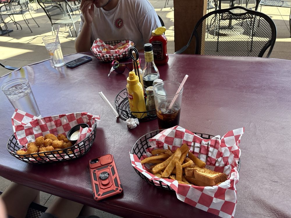 8 Mile Grill and Bar Logo