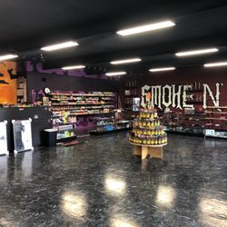 Smoke N Go - Sales floor