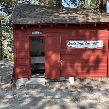 Boulder Lodge - Hotels Near Me - June Lake, California