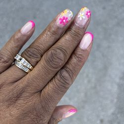 Aurora Nails Bar - 85 dollars not worth it