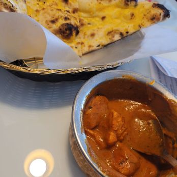Spice Indian Cuisine - Butter chicken and garlic Naan - Indian Near Me - Kamloops, British Columbia Spice Indian Cuisine - Butter chicken and garlic Naan - Indian Near Me - Kamloops, British Columbia