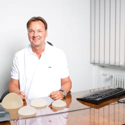 Institut für Ästhetische Medizin, Dr. Ralf Frönicke München - Brustimplantate welche? Dr. Frönicke erklärt mit langjähriger Erfahrung.
