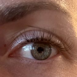 Lotus River Day Spa & Nails - Eye lashes (a couple days in)